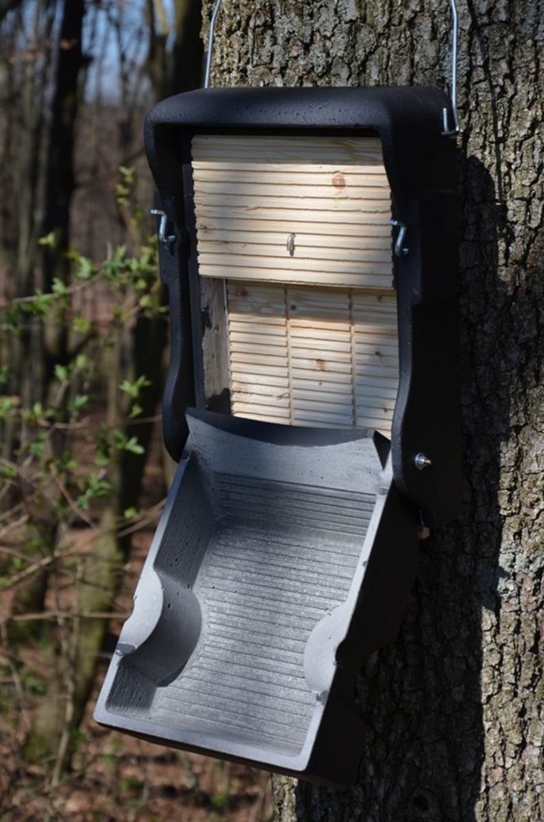 Naturschutzprodukt Fledermaus-Grossraum-Flachkasten 3FF mit eingearbeiteter Holzrückwand