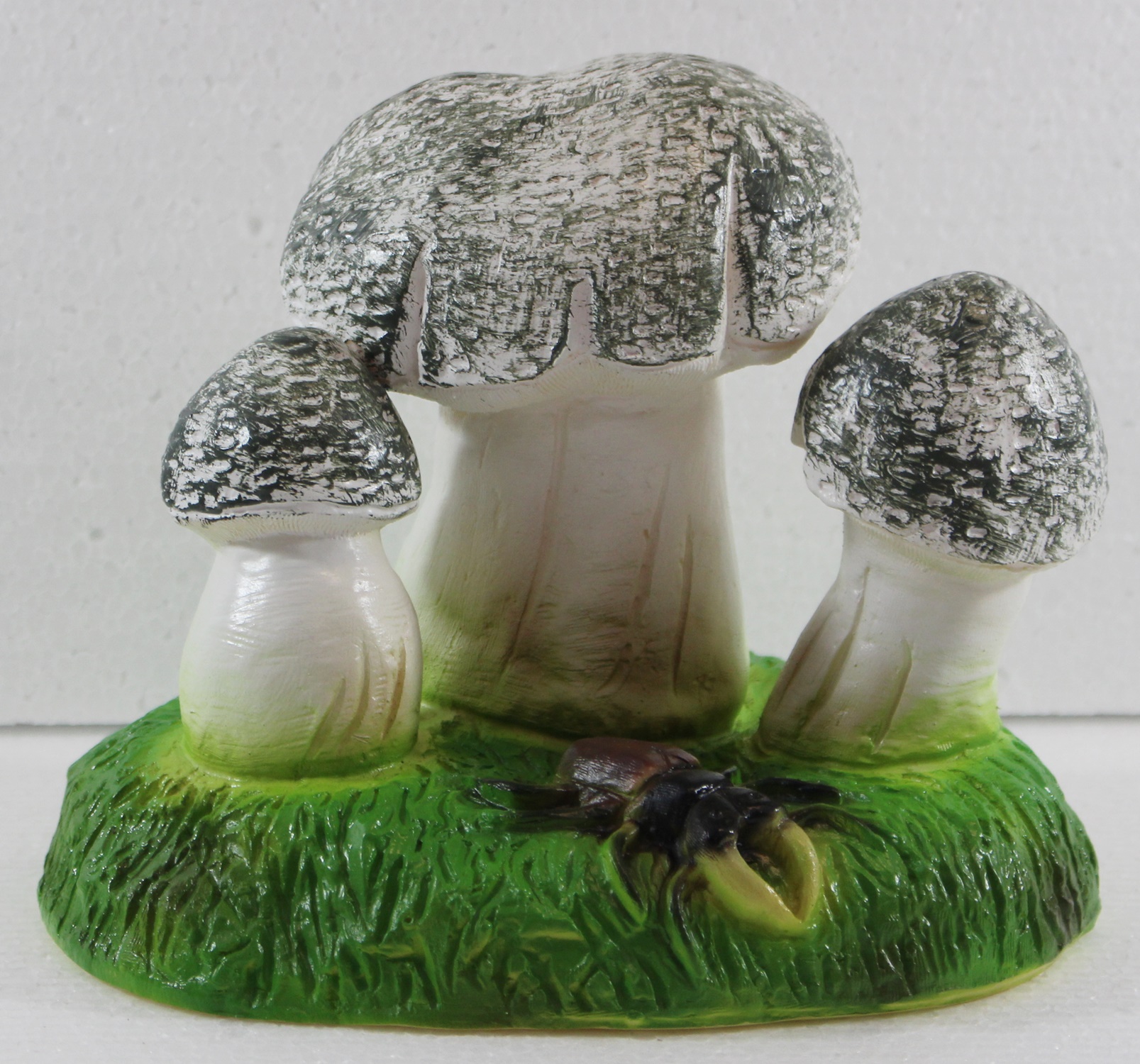 Deko Garten Figur Dekofigur Gartenfigur drei Pilze mit Hirschkäfer aus Kunststoff Höhe 15 cm