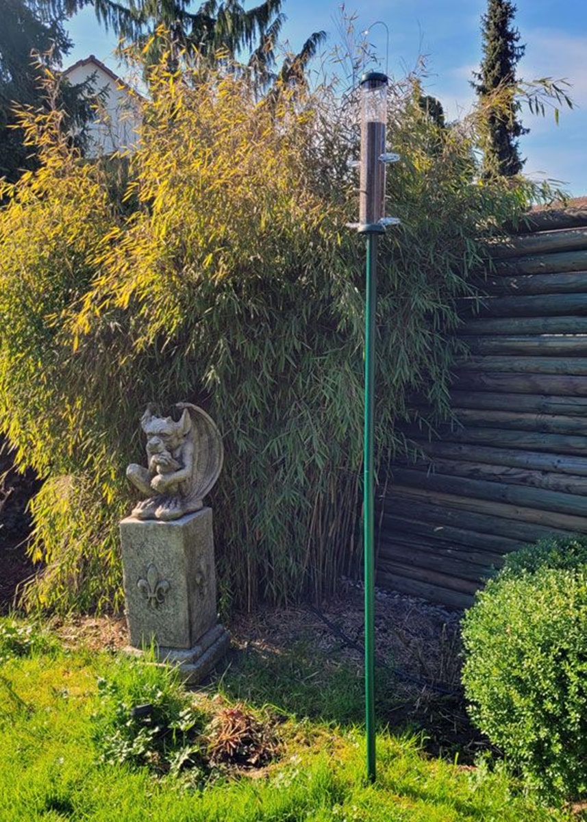 Naturschutzprodukt Stahlstab H 1,73 m Zubehör zum sicheren Aufstellen von Futtersäulen