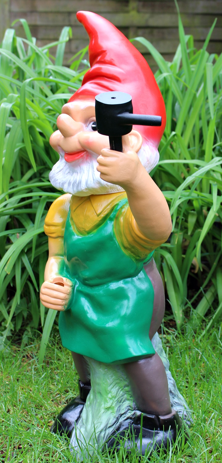 Gartenzwerg mit Rasensprenger Figur Zwerg stehend H 70 cm großer Deko Zwerg Gartenfigur Kunststoff