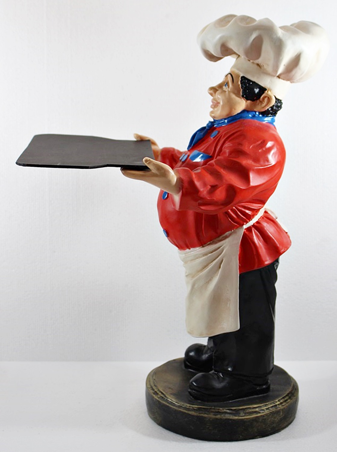 Deko Figur Koch rotes Hemd mit Tablett Kochfigur H 48 cm Gastrofigur stehend aus Kunstharz