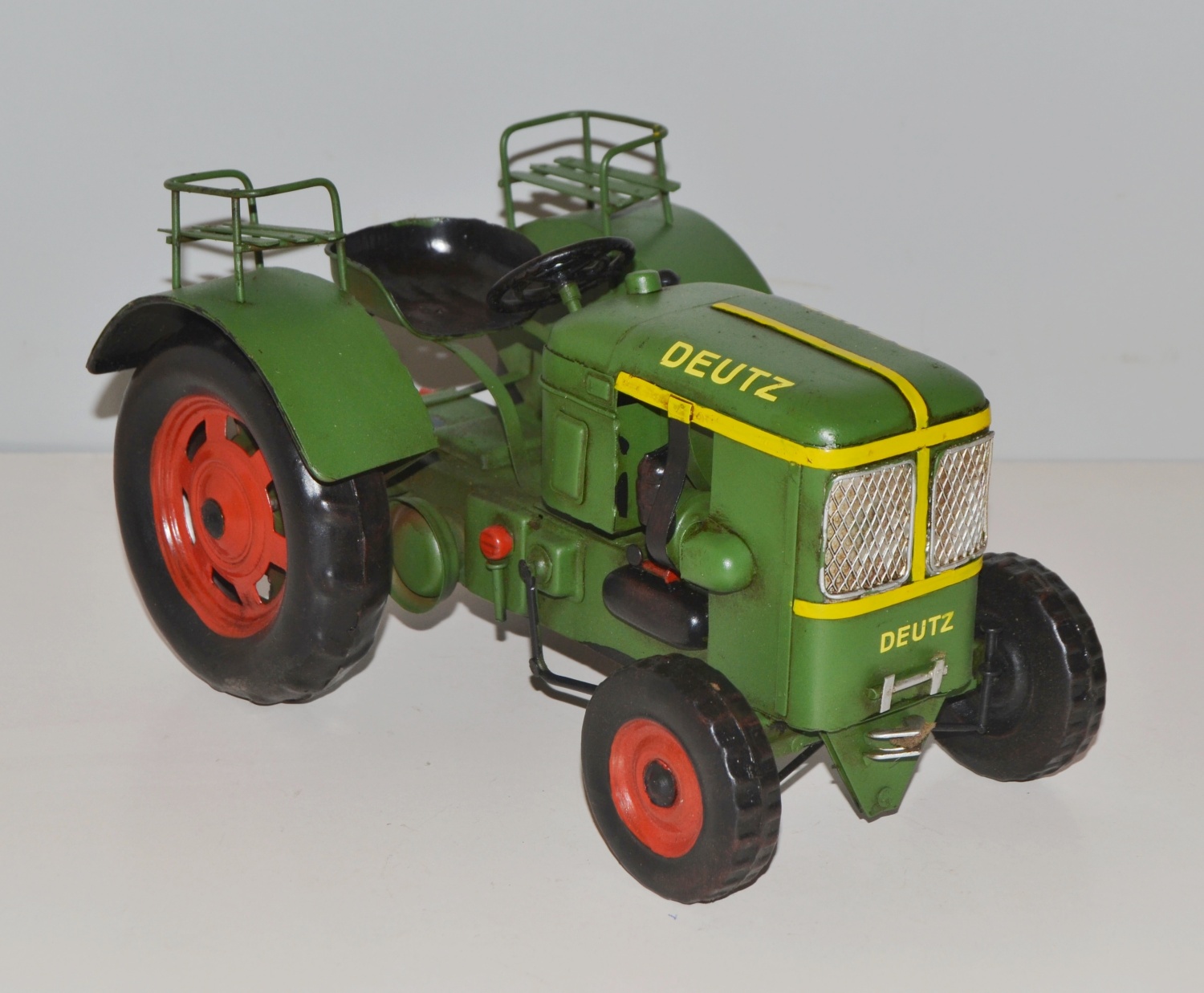 Blechtraktor Nostalgie Modellauto Oldtimer Marke Deutz Traktor grün Modell F1L514 aus Blech L 26 cm