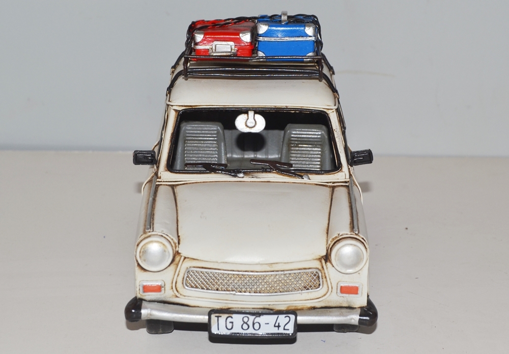 Blechauto Nostalgie Modellauto Oldtimer Trabant Trabi mit Dachgepäck Koffer aus Blech L 28 cm