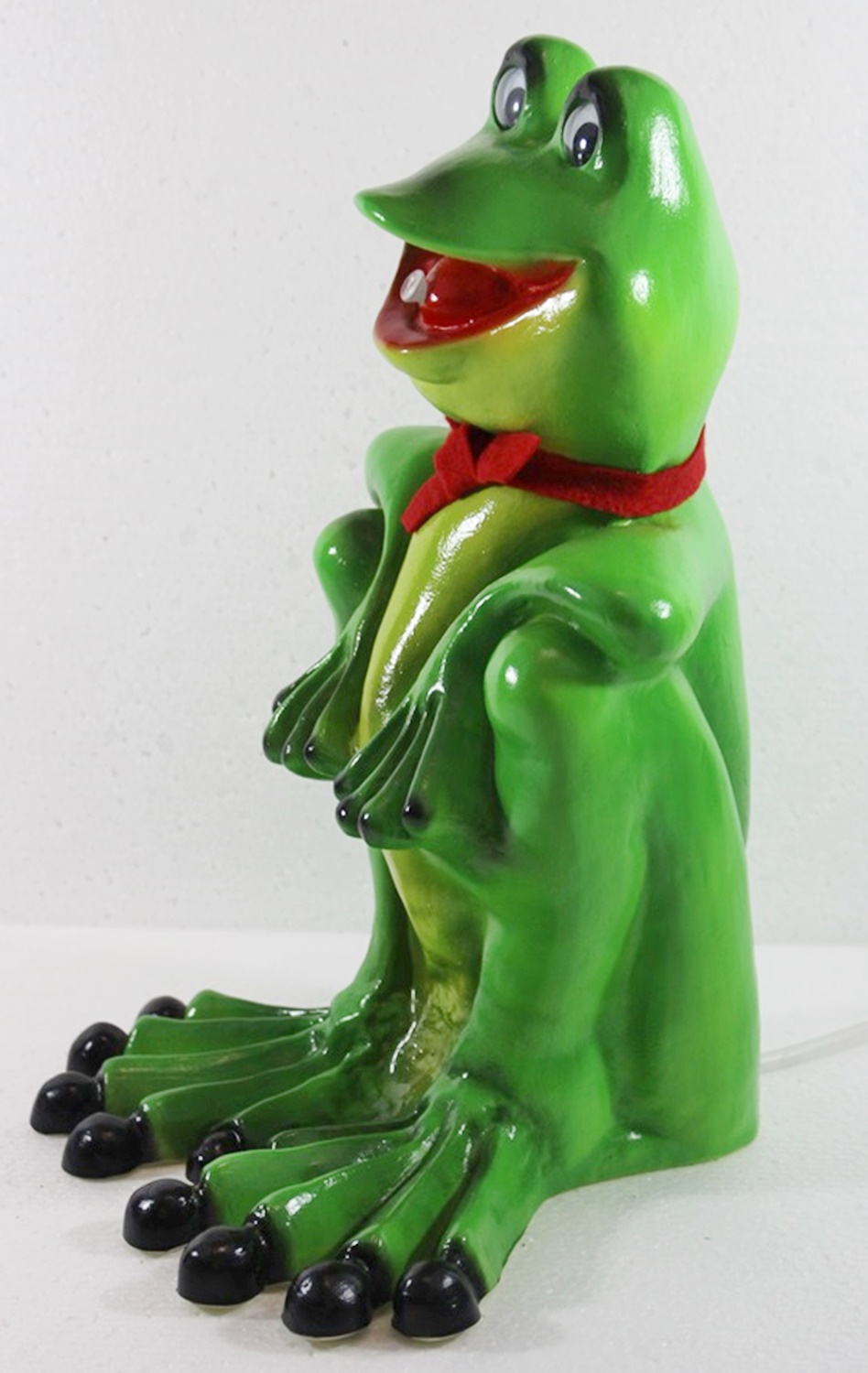 Deko Garten Figur Gartenfigur Teichfigur Frosch mit Schal sitzend Wasserspeier aus Kunststoff H 32cm