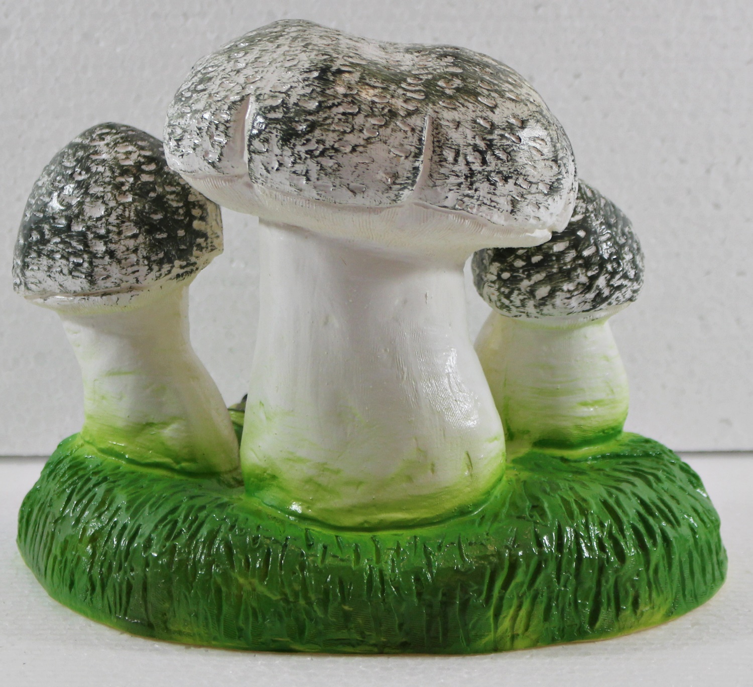 Deko Garten Figur Dekofigur Gartenfigur drei Pilze mit Hirschkäfer aus Kunststoff Höhe 15 cm