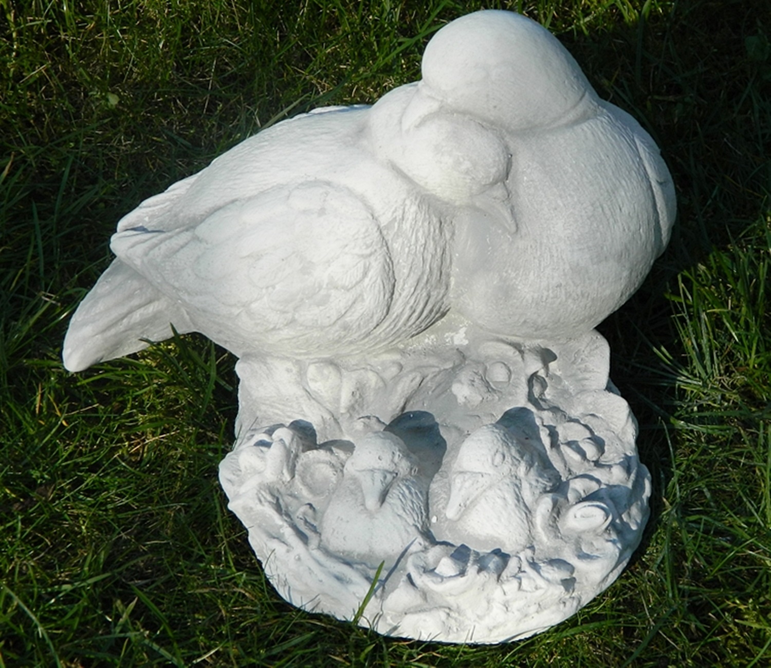 Beton Figur Vogelfigur Tauben Paar mit Nachwuchs H 19 cm Dekofigur und Gartenfigur