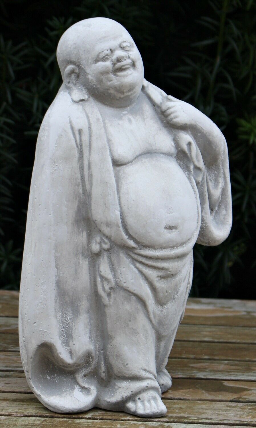 Beton Figur  Lachender Buddha H 28 cm gehend Dekofigur und Gartenskulptur