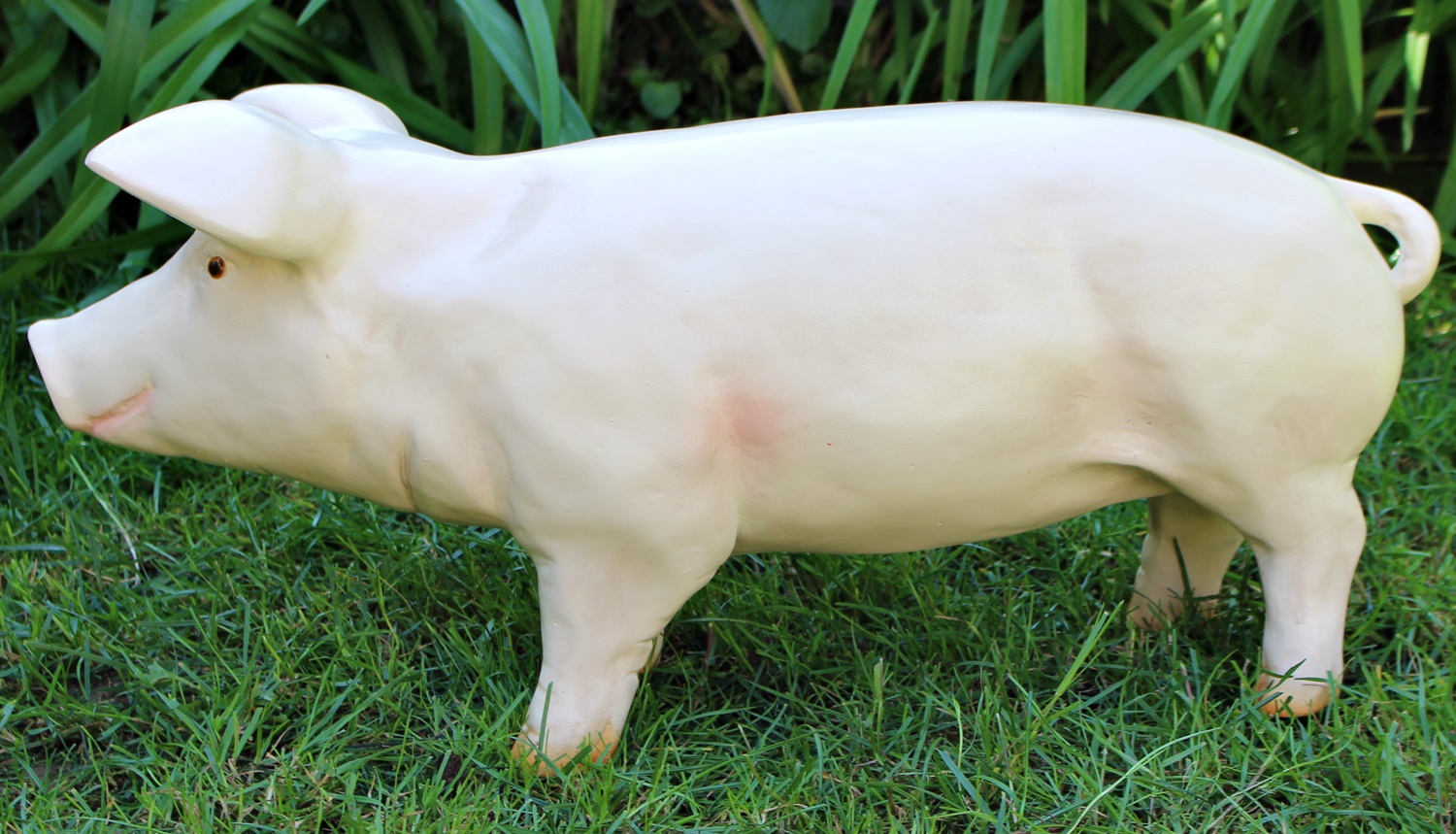 Dekorationsfigur Tierfigur Schwein Ferkel stehend rechts H 27 cm Dekofigur aus Kunstharz