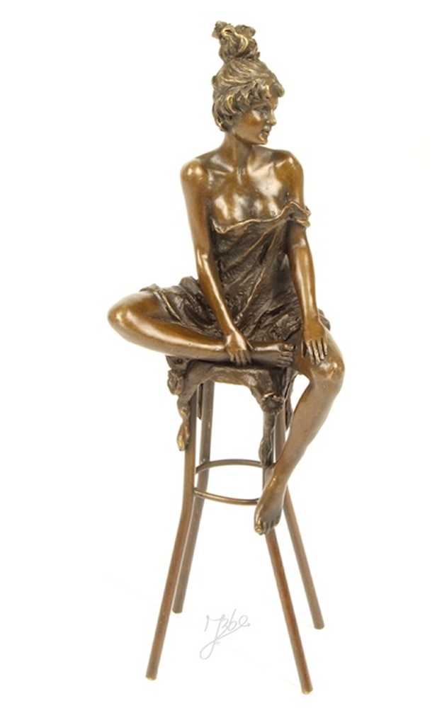 Bronzefigur sinnliche Frau sitzend auf Barhocker H 27,8 cm Bronzeskulptur Bronze Figur aus Bronze