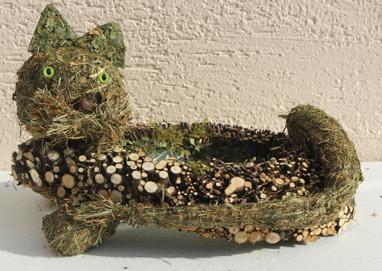 Deko Figur Katze liegend L 28 cm Figur zum Bepflanzen aus Naturmaterial Heu und Reisig Heukatze