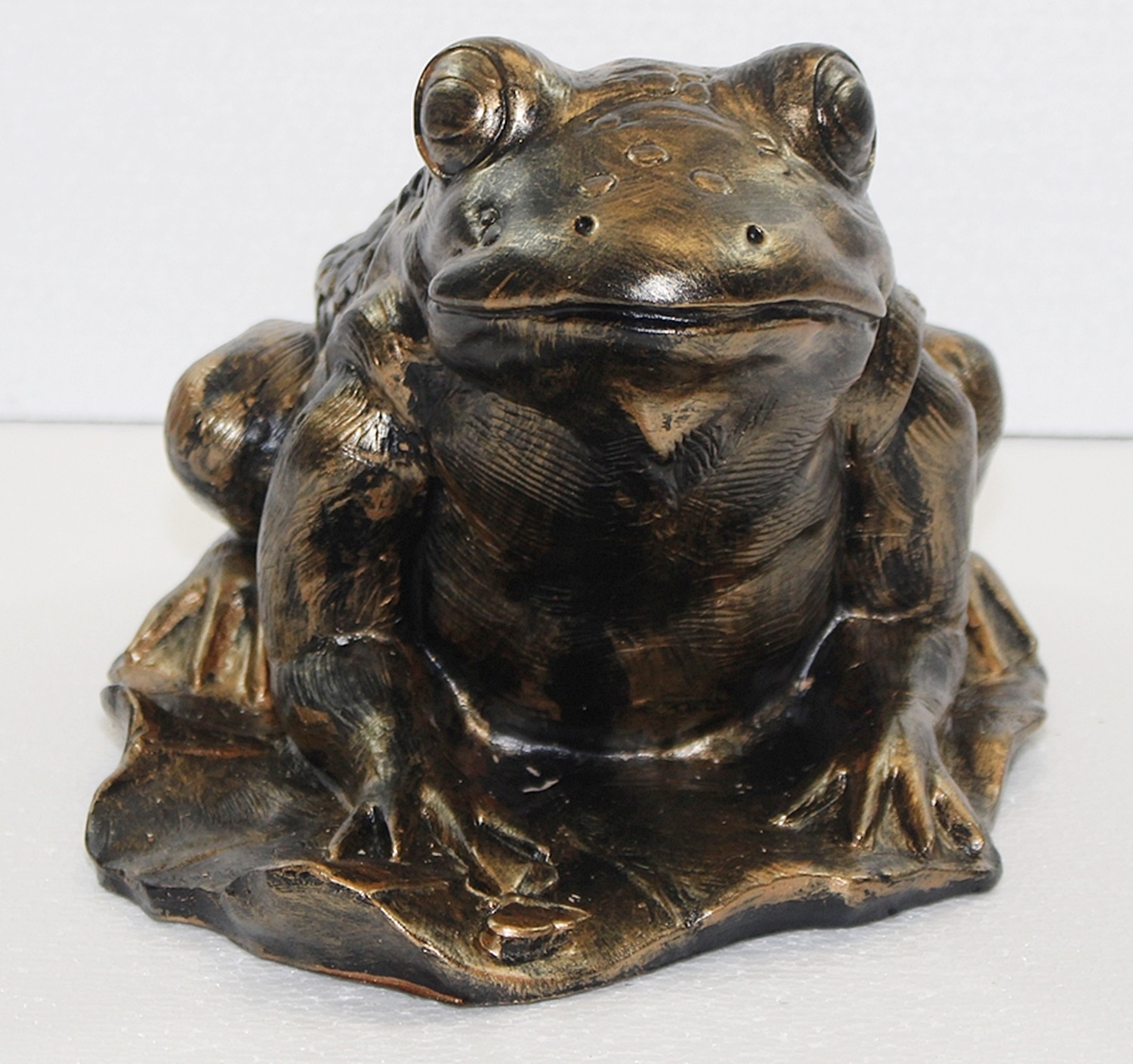 Deko Figur Kröte Frosch sitzend auf Blatt H 17 cm Kupfer-Antik aus Kunststoff