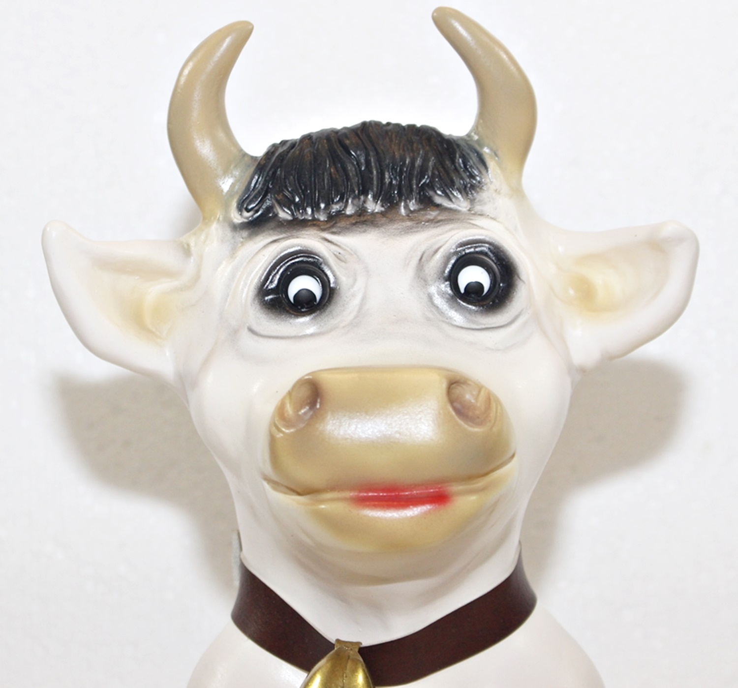 Deko Figur Kuh Resi sitzend mit Glocke H 32 cm lustige Kuhfigur Dekofigur mit Bewegungsmelder Muuuh