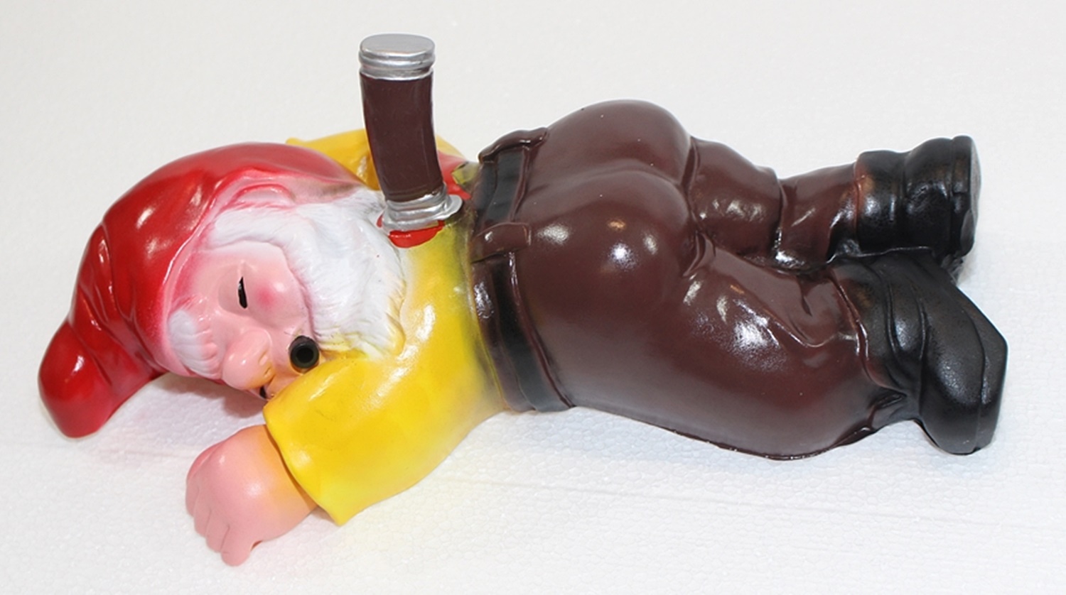 Gartenzwerg mit Messer im Rücken mit Bewegungsmelder pfeifen Figur Zwerg H 12 cm aus Kunststoff