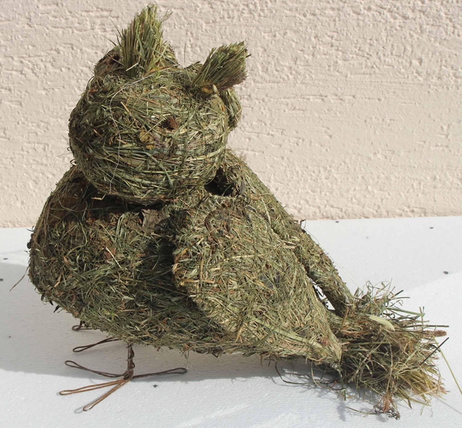 Deko Heu Figur Eule stehend Heueule Höhe 33 cm Tierfigur aus Naturmaterial Heu zum Basteln Heudeko