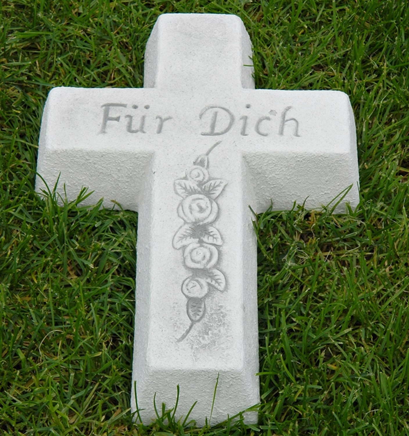 Beton Figur Kreuz mit Aufschrift  Für Dich " Länge 30 cm Grabdekoration"
