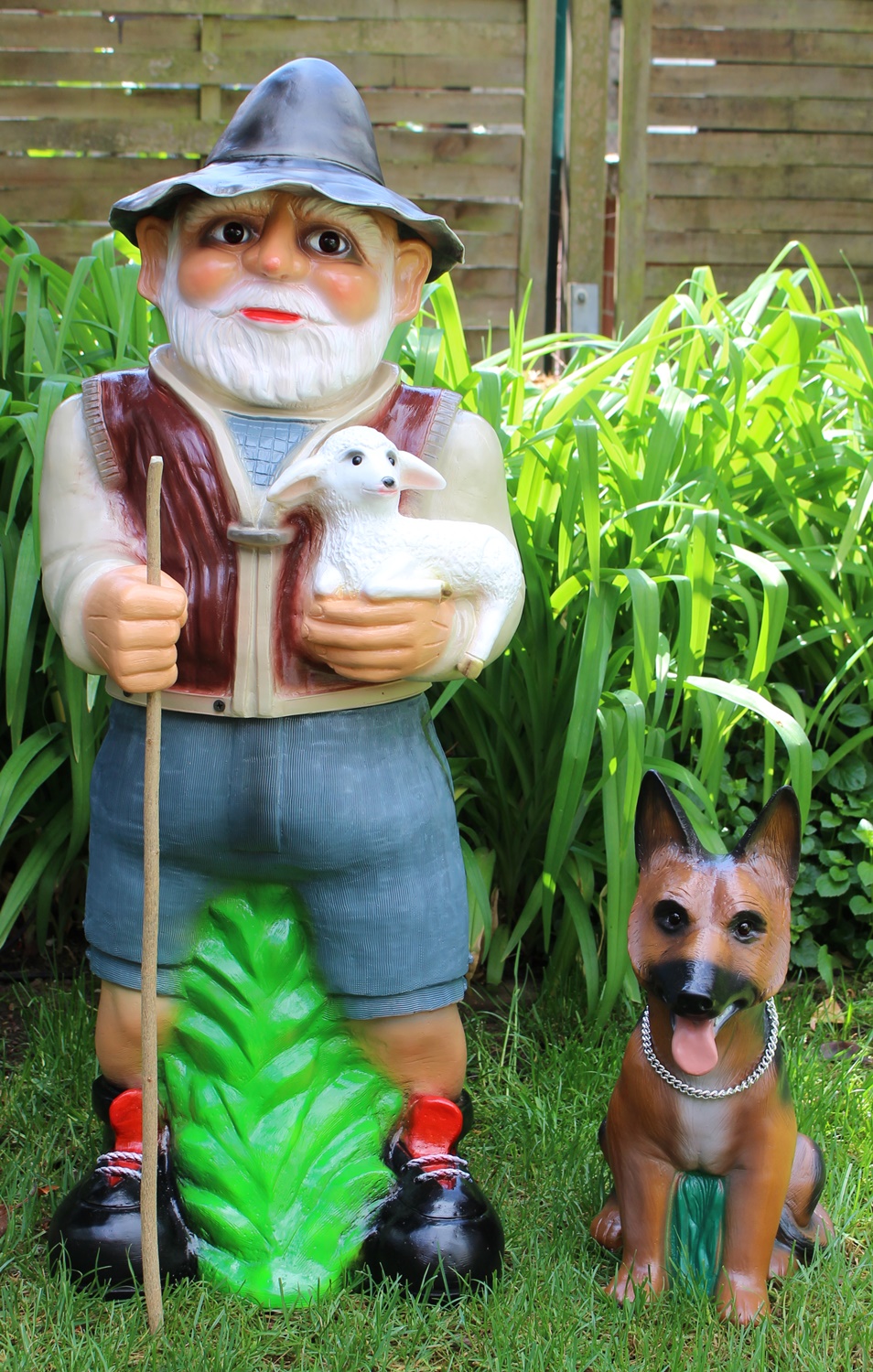 Deko Garten Figur Gartenfigur Hirte mit Schäferhund, Widder, Schaf, Lämmlein aus Kunststoff