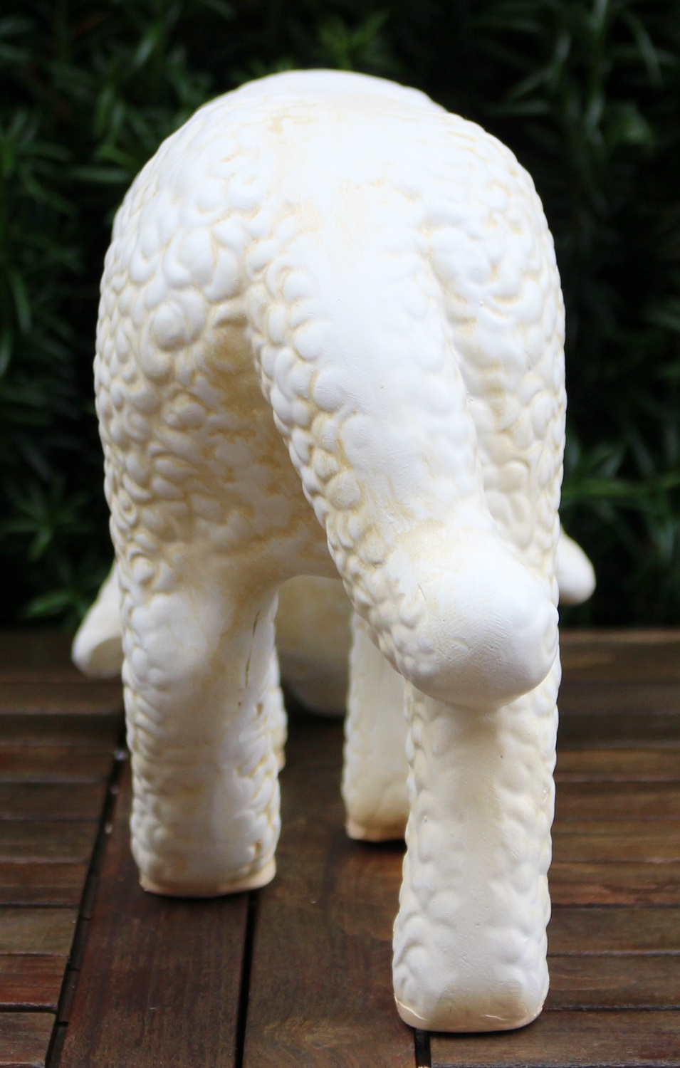 Deko Figur Lamm stehend Kopf nach unten H 20 cm Lämmchen Gartenfigur aus Kunstharz