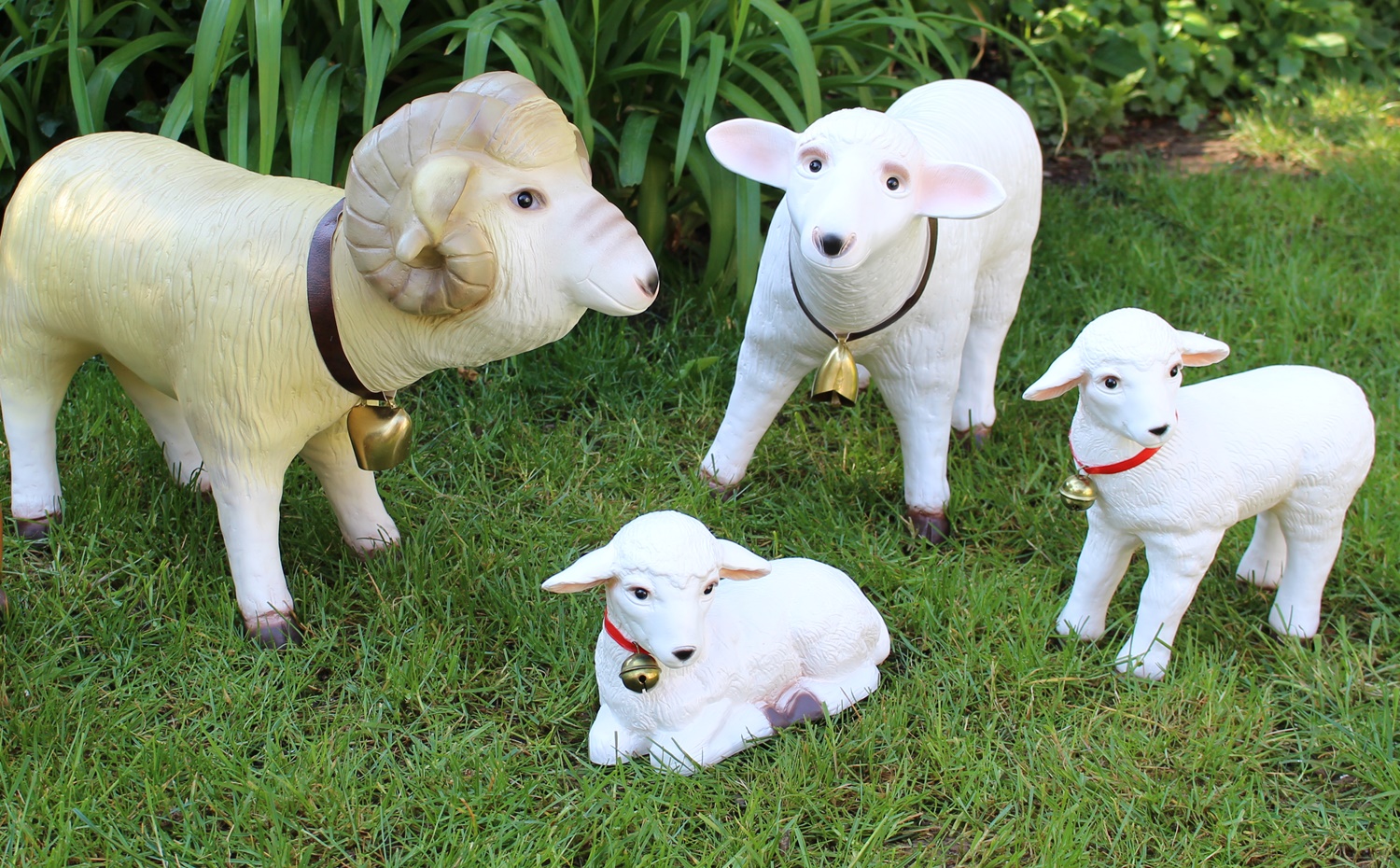 Deko Garten Figur Dekofigur Gartenfigur Tierfigur Schafbock, Schaf und zwei Lämmlein aus Kunststoff