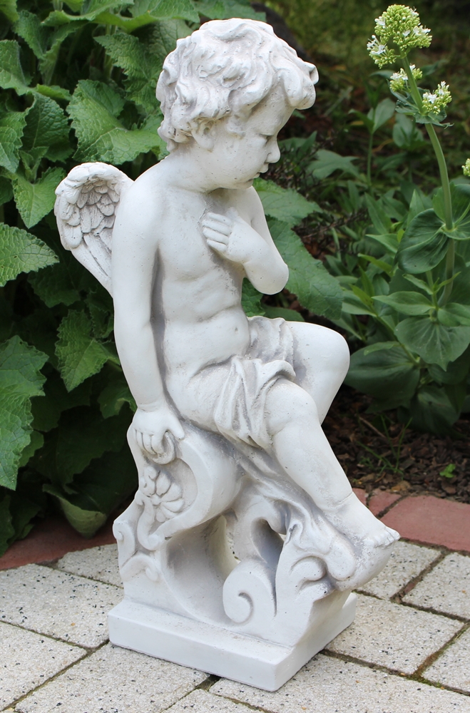 Beton Figur Engel sitzend auf Sockel H 49 cm Dekofigur und Gartenskulptur