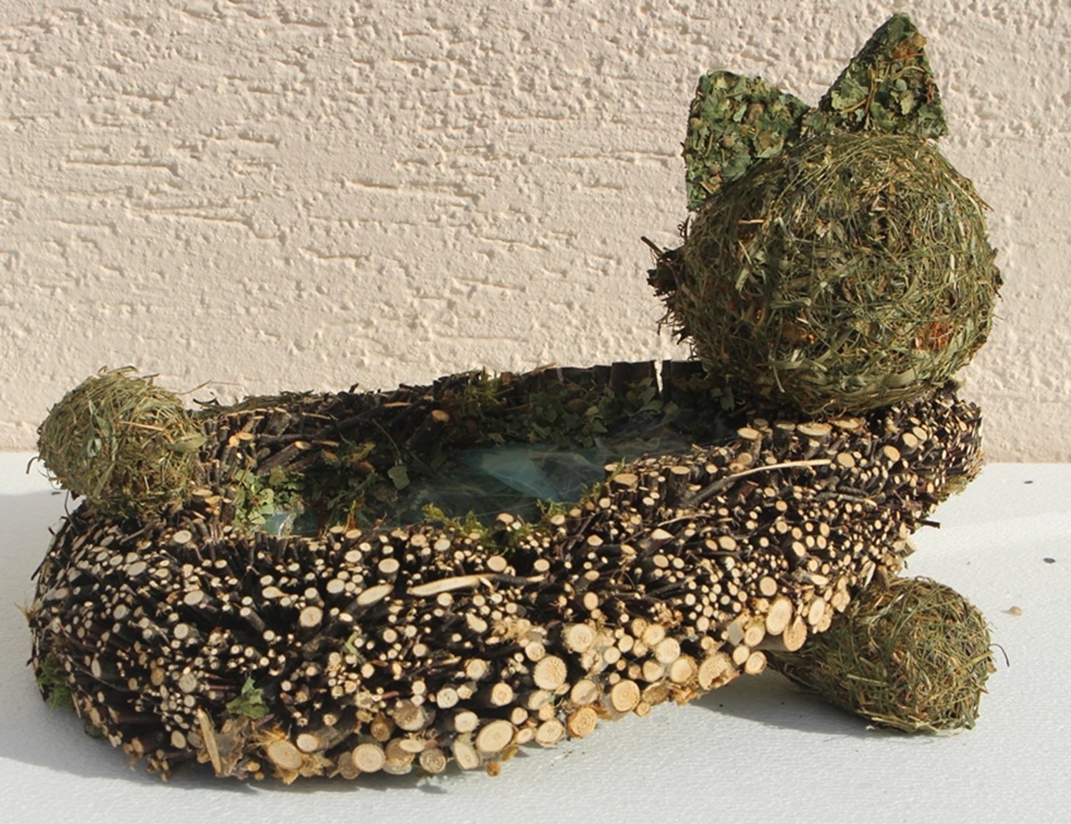 Deko Figur Katze liegend L 28 cm Figur zum Bepflanzen aus Naturmaterial Heu und Reisig Heukatze