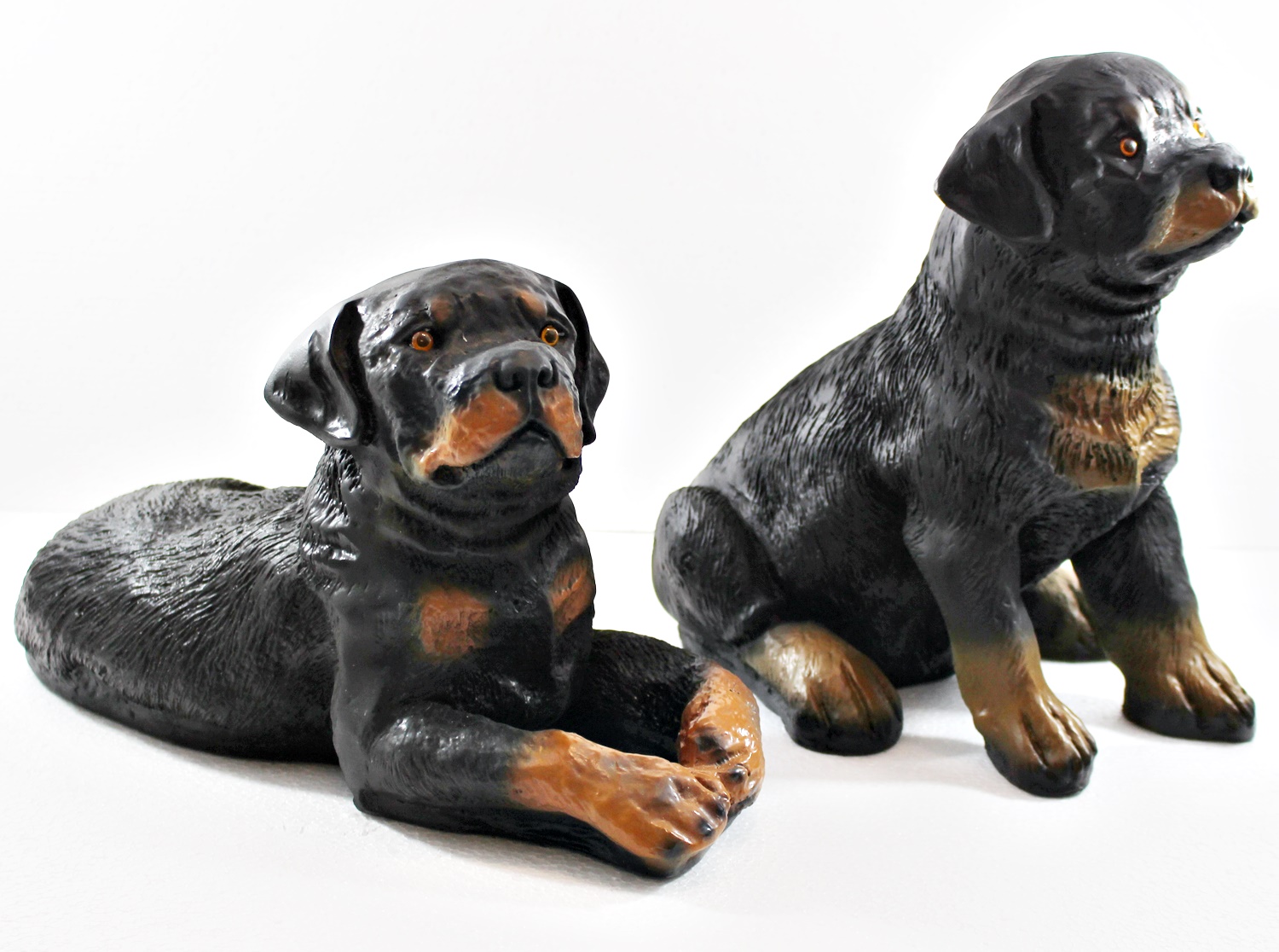 Dekofiguren Hunde Rottweiler Welpen H 29/21 cm Hundefiguren 2-er Satz Dekofiguren aus Kunstharz