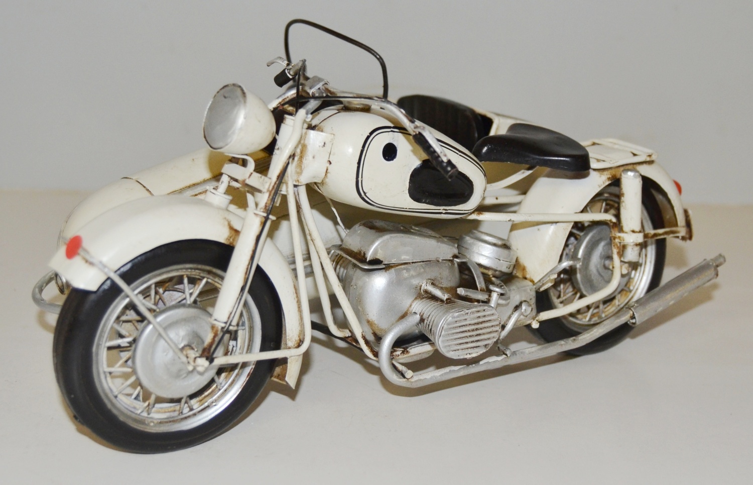 Blechmotorrad Nostalgie Modellauto Oldtimer Marke BMW Motorrad R 60 mit Beiwagen aus Blech L 26 cm