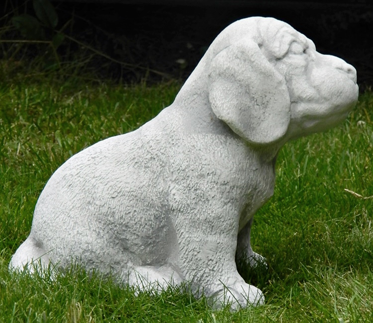 Beton Figur Hund Welpe sitzend H 18 cm Dekofigur und Gartenfigur