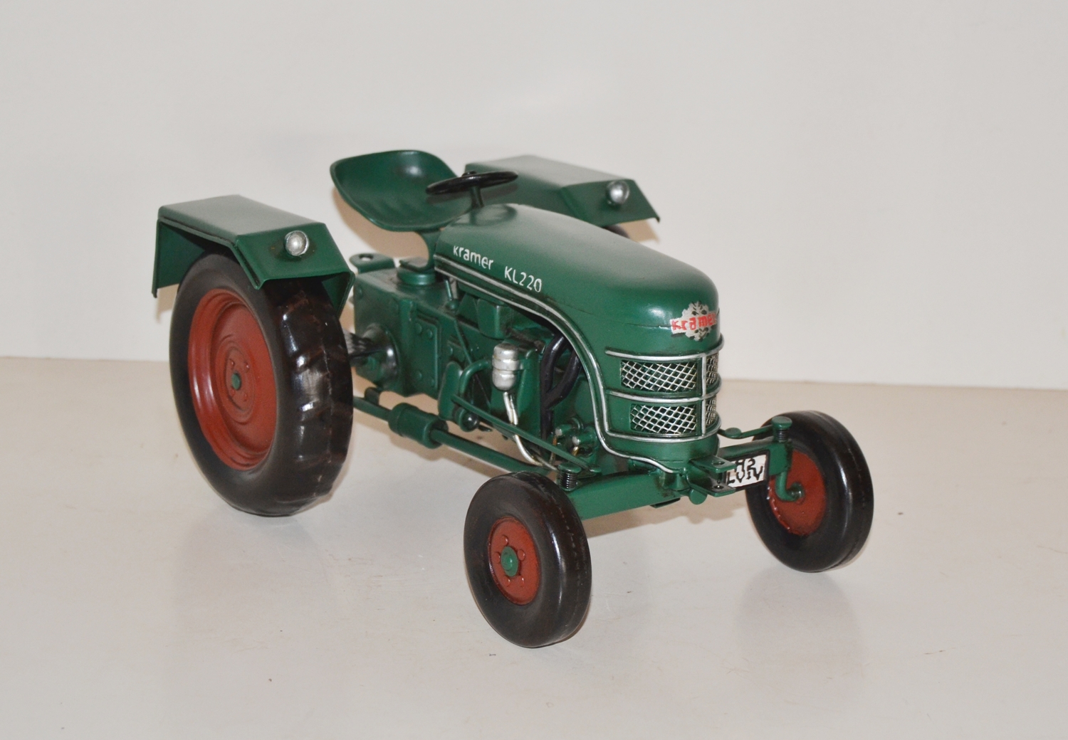Blechtraktor Nostalgie Modellauto Oldtimer Marke Kramer KL 220 Traktor Modell aus Blech L 25 cm