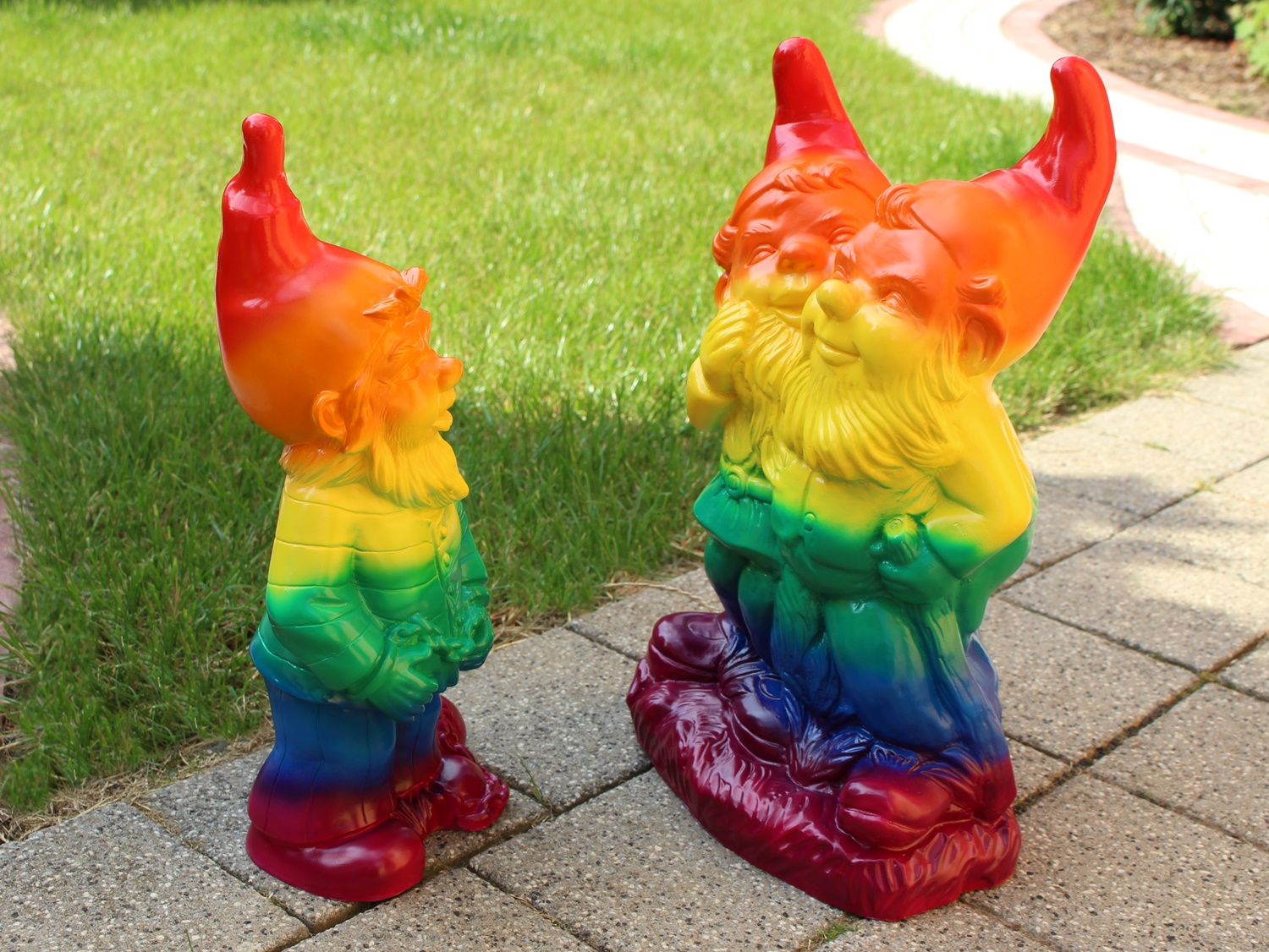 Set: 2-er Satz Gartenzwerge Zwerg Schwules Pärchen u. Sträfling Regenbogen Pride H 36-39 cm