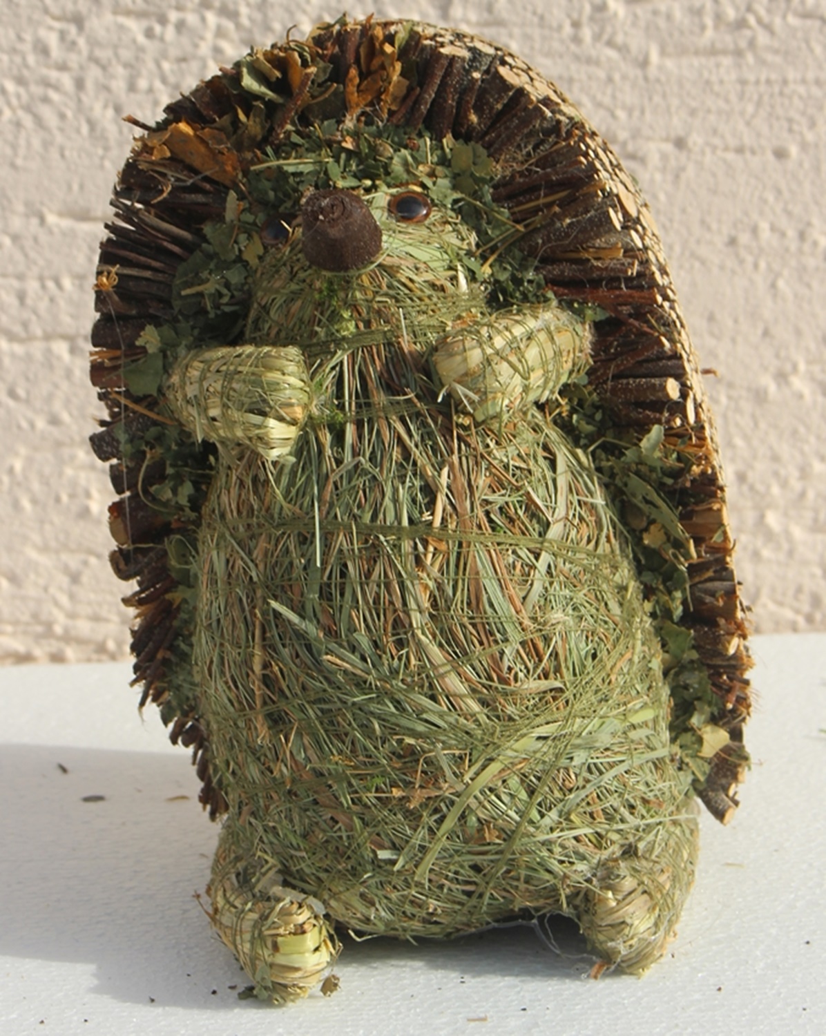 Deko Heu Figur Igel stehend H 19 cm Tierfigur aus Naturmaterial Heu zum Basteln Heudeko