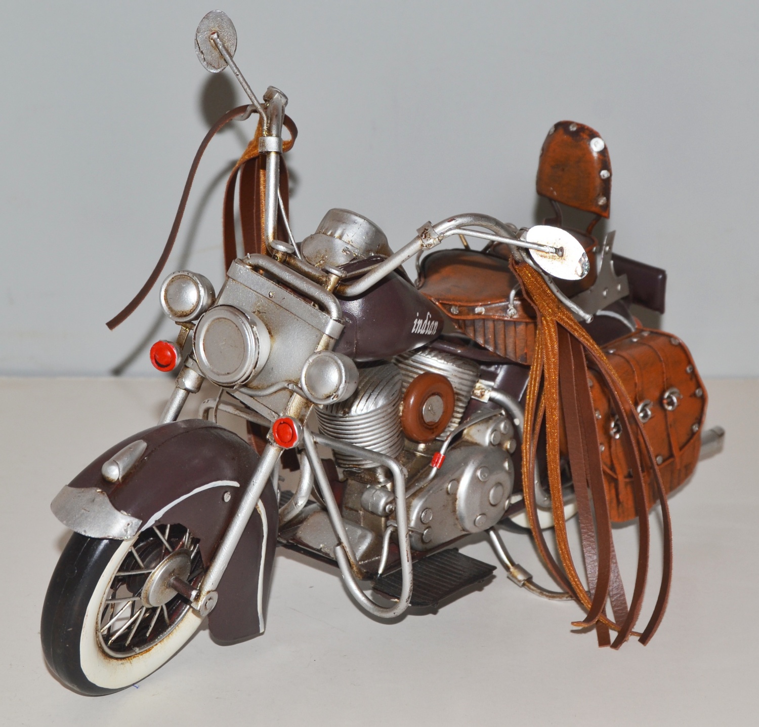 Blechmotorrad Nostalgie Modellauto Oldtimer Marke Indian Chief Motorrad USA aus Blech L 31 cm