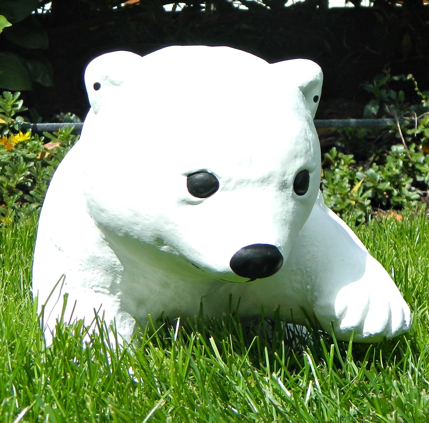 Beton Figur kleiner Eisbär H 19 cm Dekofigur und Gartenfigur