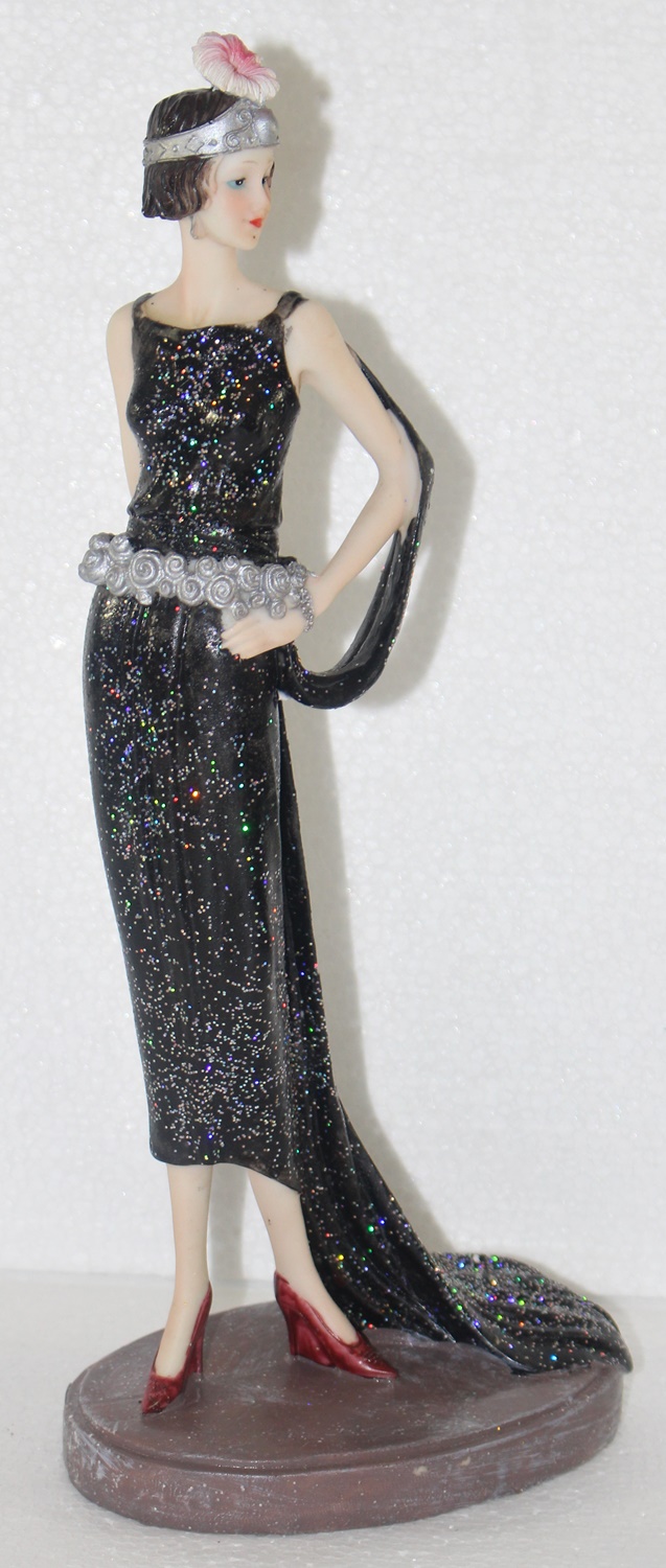 Beauty Figur Deko Modefigur Modepuppe Nostalgiefigur Dame schwarzen Kleid mit Kopfschmuck aus Resin