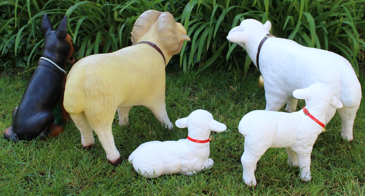 Deko Garten Figur Gartenfigur Tierfigur Schäferhund, Schafbock, Schaf, zwei Lämmlein aus Kunststoff