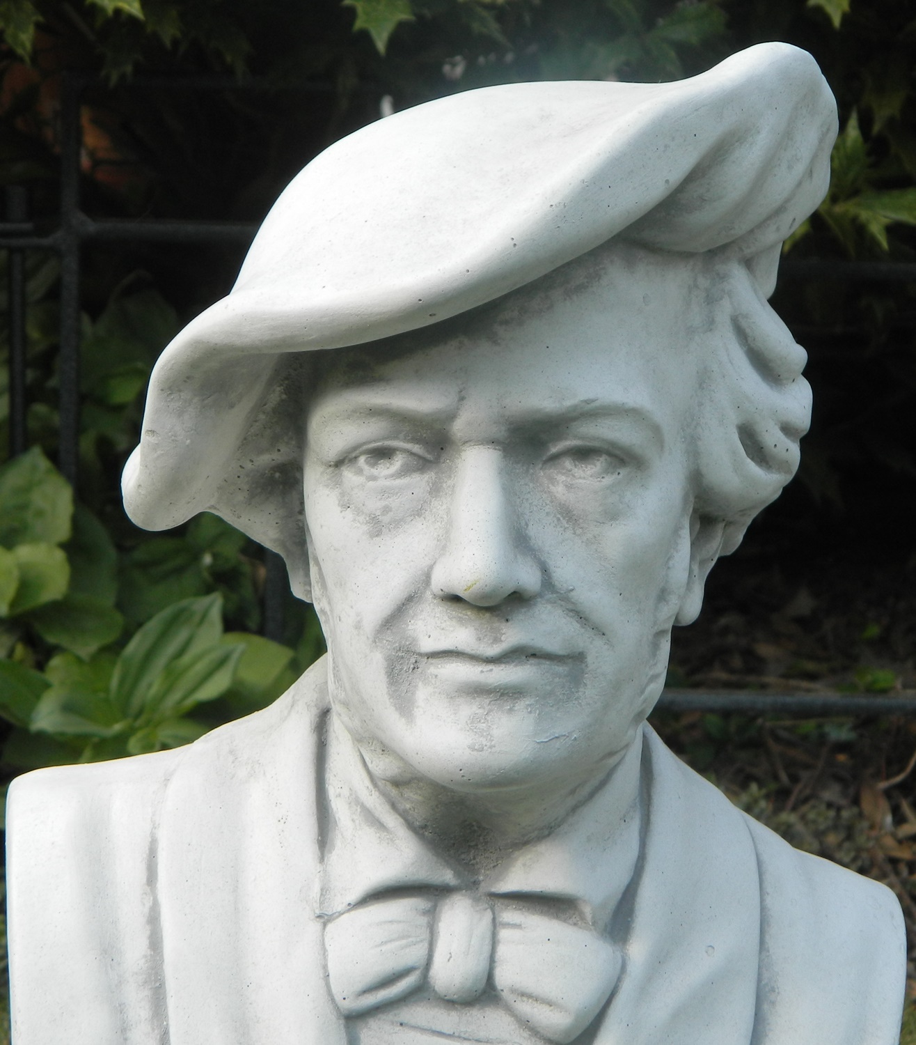 Beton Figur Statue Büste Komponist Richard Wagner H 44 cm Dekofigur und Gartenskulptur