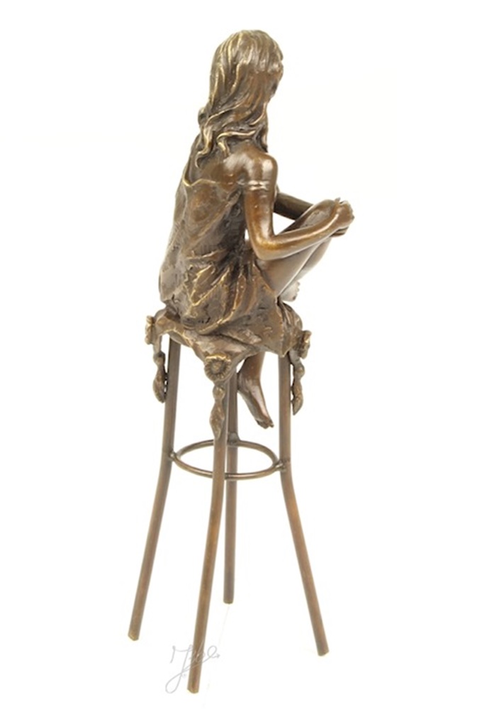 Bronzefigur sinnliche Frau sitzend auf Barhocker H 25,7 cm Bronzeskulptur Bronze Figur aus Bronze