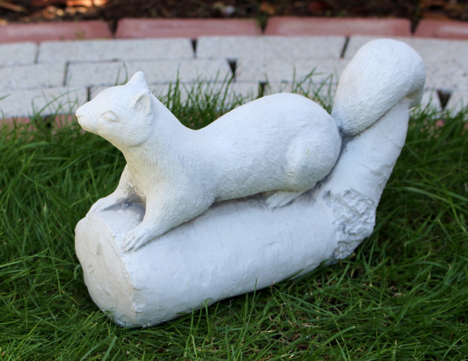 Beton Figur Eichhörnchen H 18 cm Dekofigur und Gartenfigur