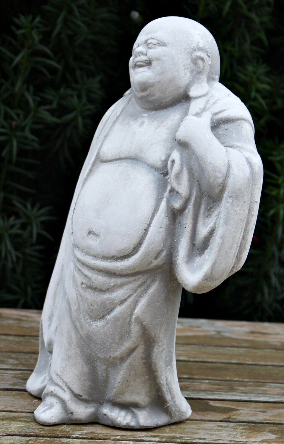 Beton Figur  Lachender Buddha H 28 cm gehend Dekofigur und Gartenskulptur