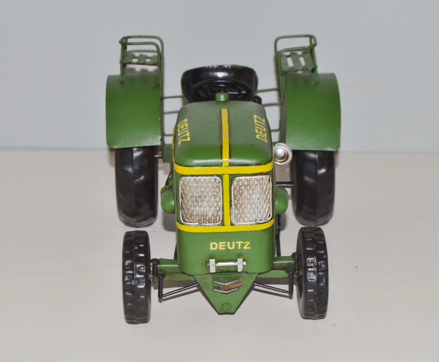 Blechtraktor Nostalgie Modellauto Oldtimer Marke Deutz Traktor grün Modell F1L514 aus Blech L 26 cm