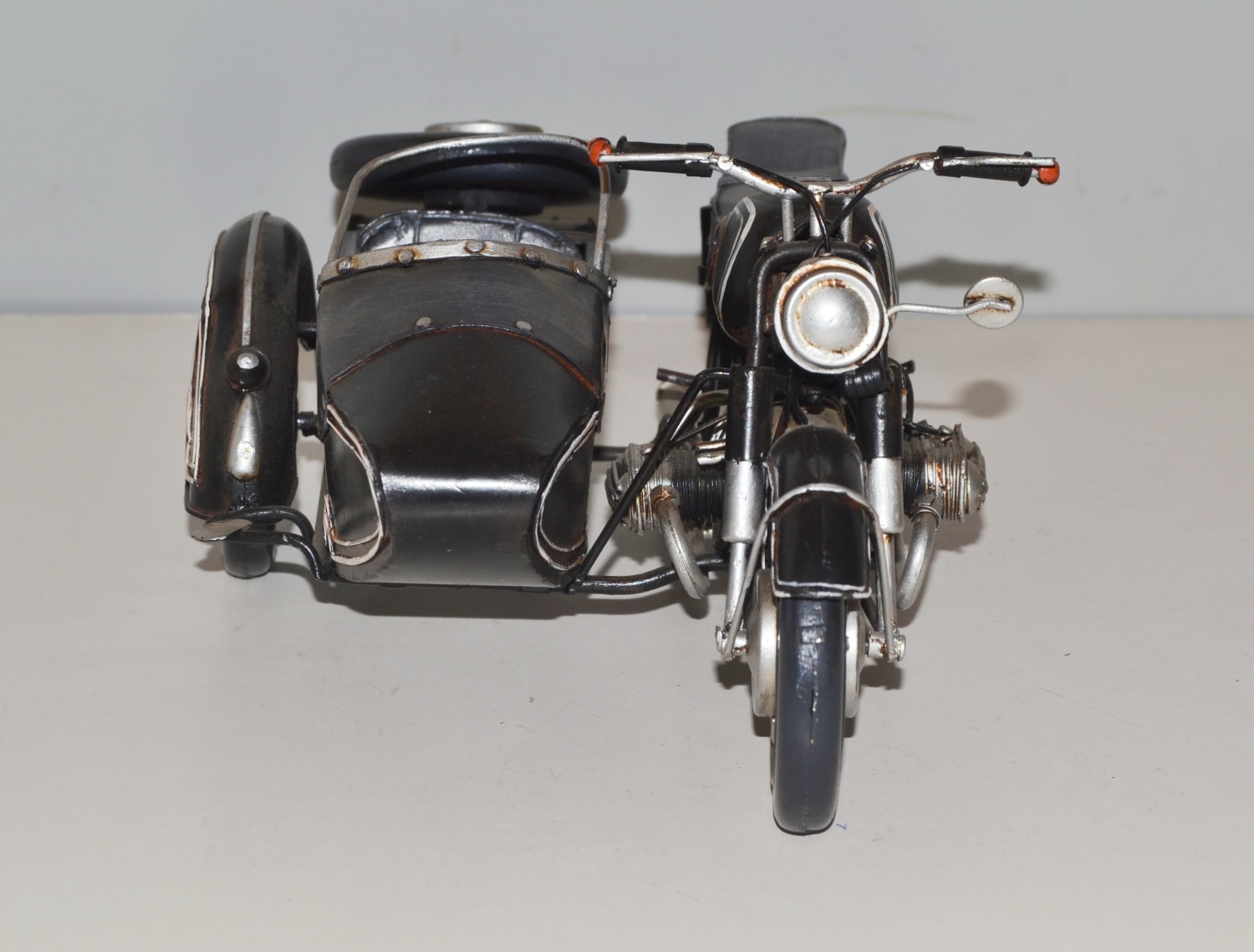 Blechmotorrad Nostalgie Modellauto Oldtimer Marke BMW R 60/2 Beiwagen Motorrad aus Blech L 29 cm