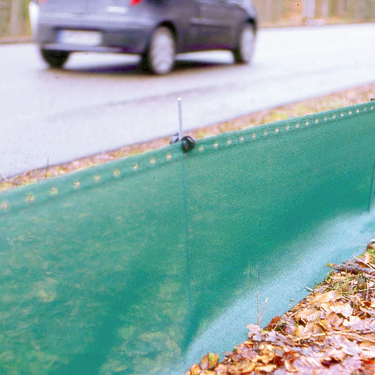 Naturschutzprodukt Amphibienschutzzaun Länge 100 m aus Kunststoffgewebe inkl. Zubehör