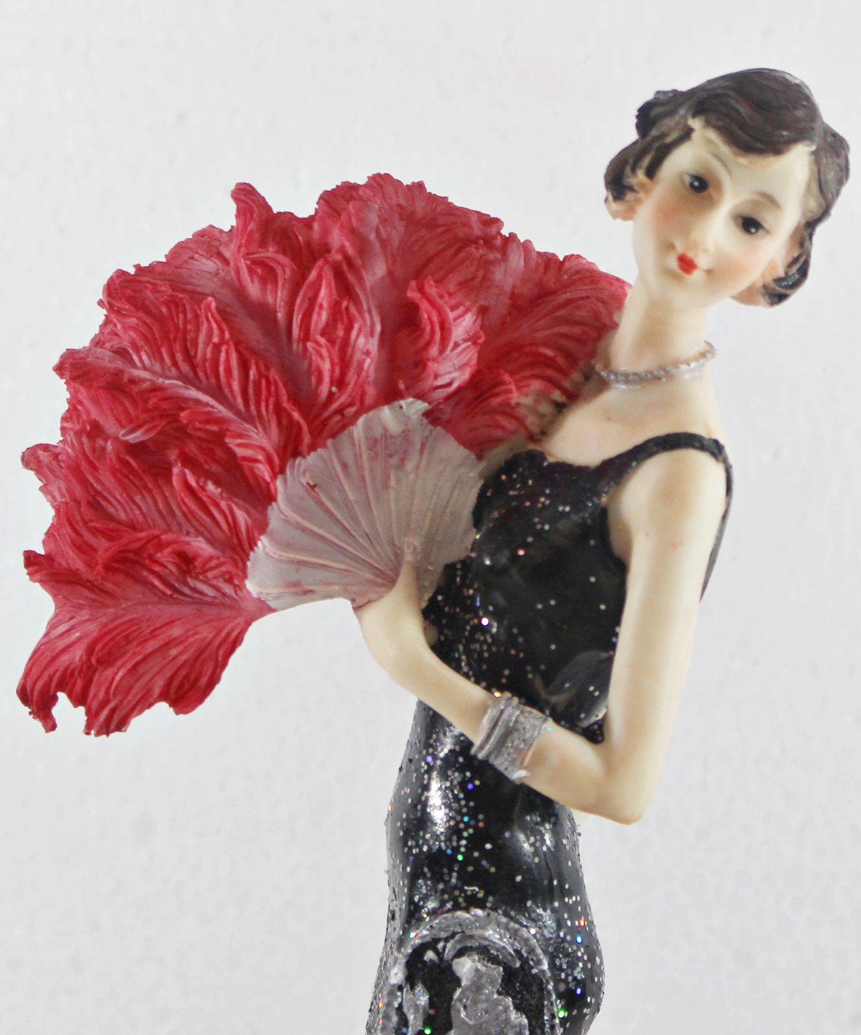 Beauty Figur Deko Modefigur Modepuppe Nostalgiefigur Dame schwarzen Kleid mit roten Fächer aus Resin