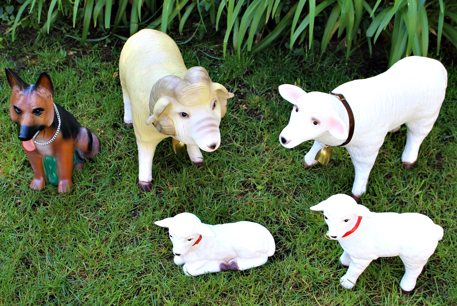 Deko Garten Figur Gartenfigur Tierfigur Schäferhund, Schafbock, Schaf, zwei Lämmlein aus Kunststoff