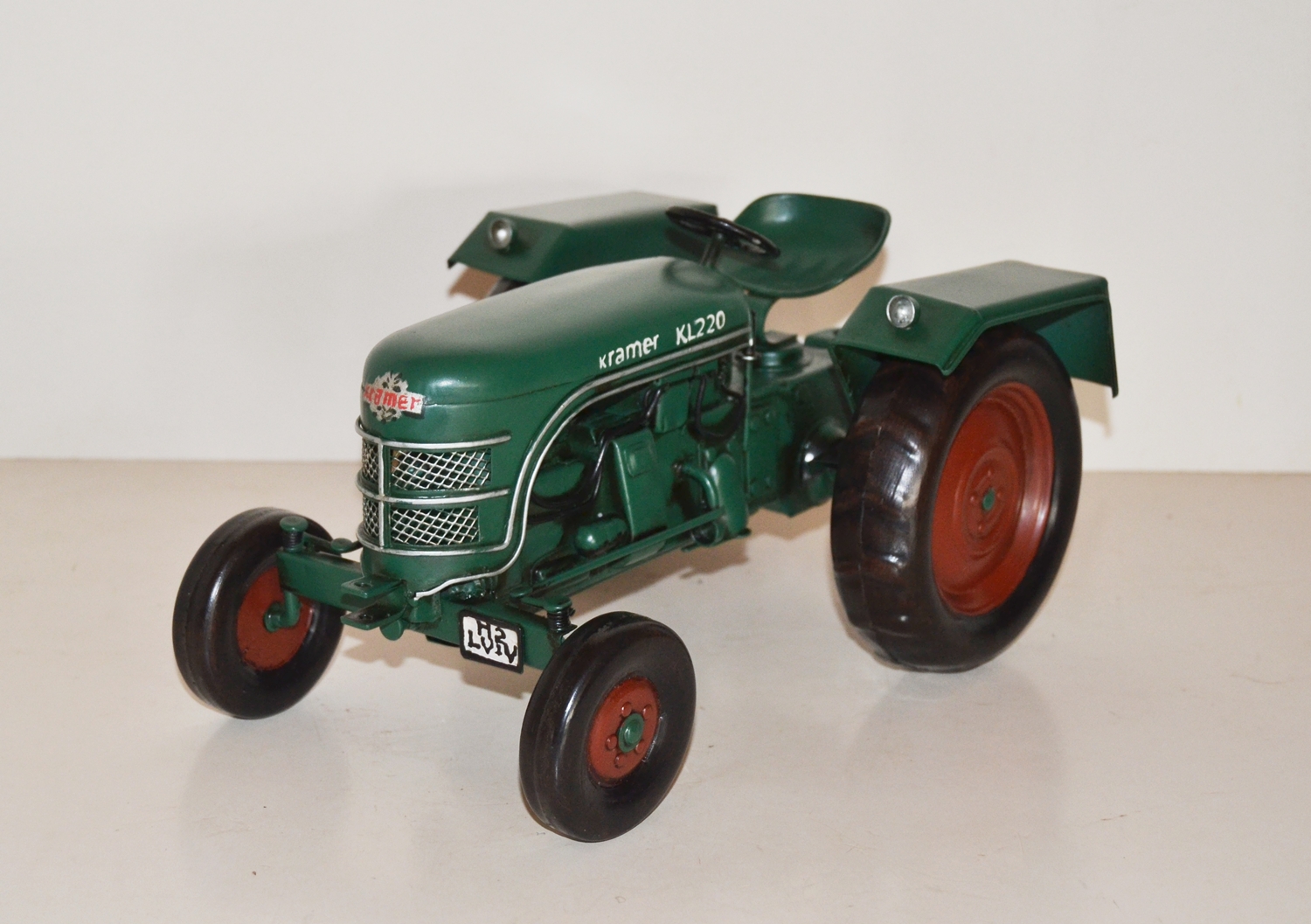 Blechtraktor Nostalgie Modellauto Oldtimer Marke Kramer KL 220 Traktor Modell aus Blech L 25 cm