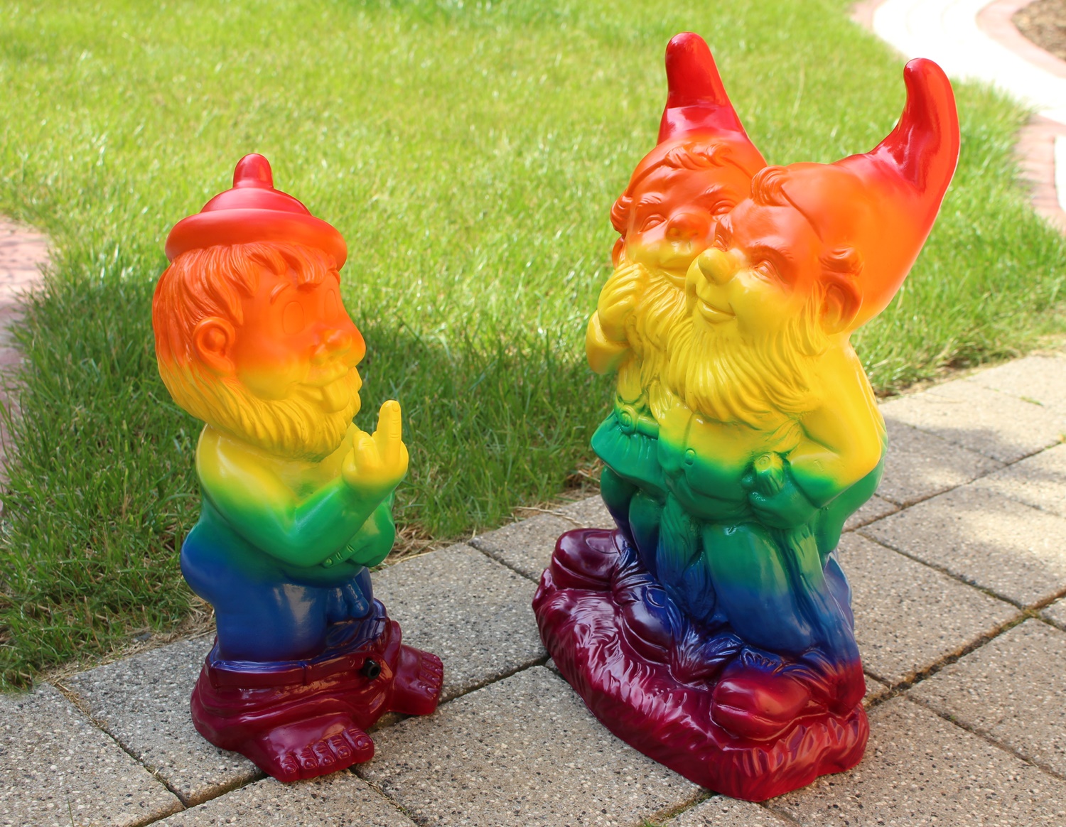 Set: 2-er Satz Gartenzwerge Zwerg Mittelfinger Bewegungsmelder u. schwules Paar Regenbogen Pride