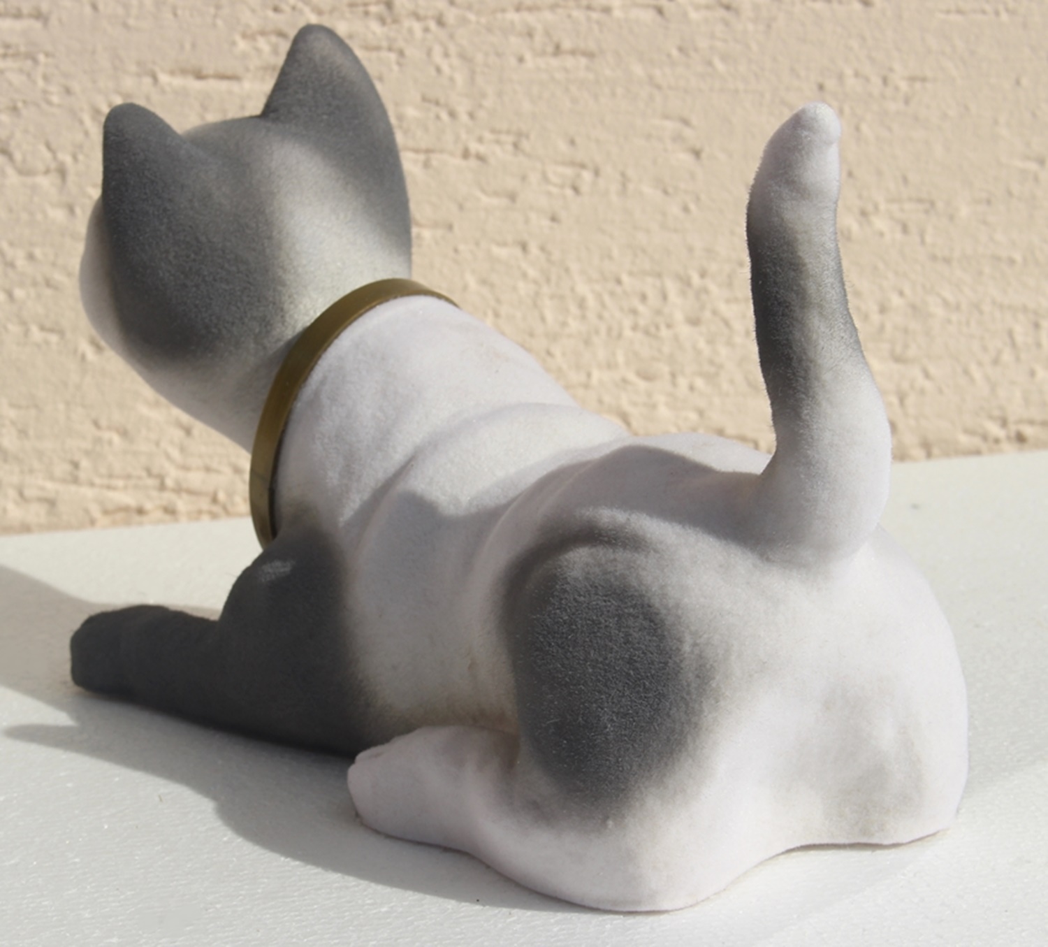 Wackel Figur Katze hell grau Wackelfigur H 15 cm groß liegend Dekofigur mit Wackelkopf