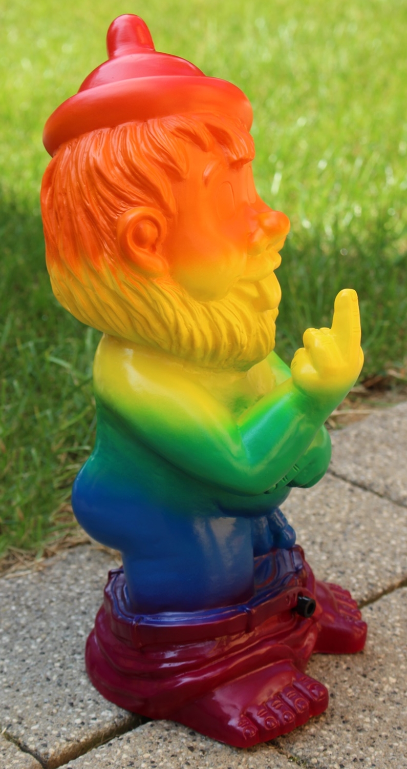 Gartenzwerg Gartenfigur Deko Zwerg Mittelfinger Bewegungsmelder "Pfiff" Regenbogen Pride H 31 cm