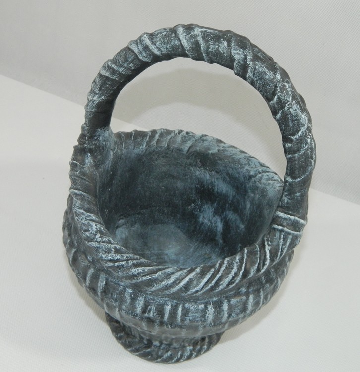 Dekofigur Korb zum Dekorieren H 28 cm Einzelstück aus Kunstharz Gartenfigur Gartendeko