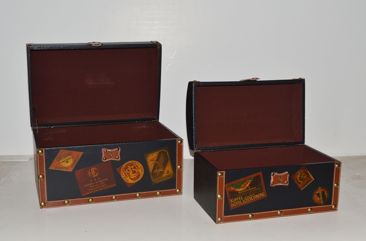 Deko Vintage Koffer 2-er Satz Holztruhen halbrund Weltbummler-Koffer mit Aufklebern L 40/34 cm