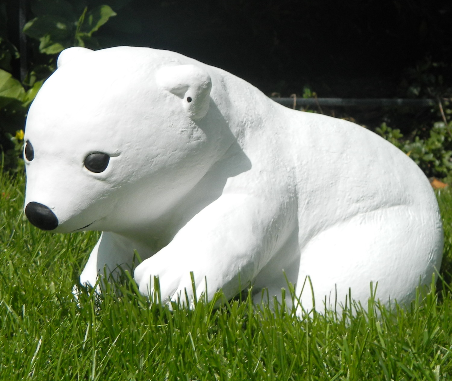 Beton Figur kleiner Eisbär H 19 cm Dekofigur und Gartenfigur